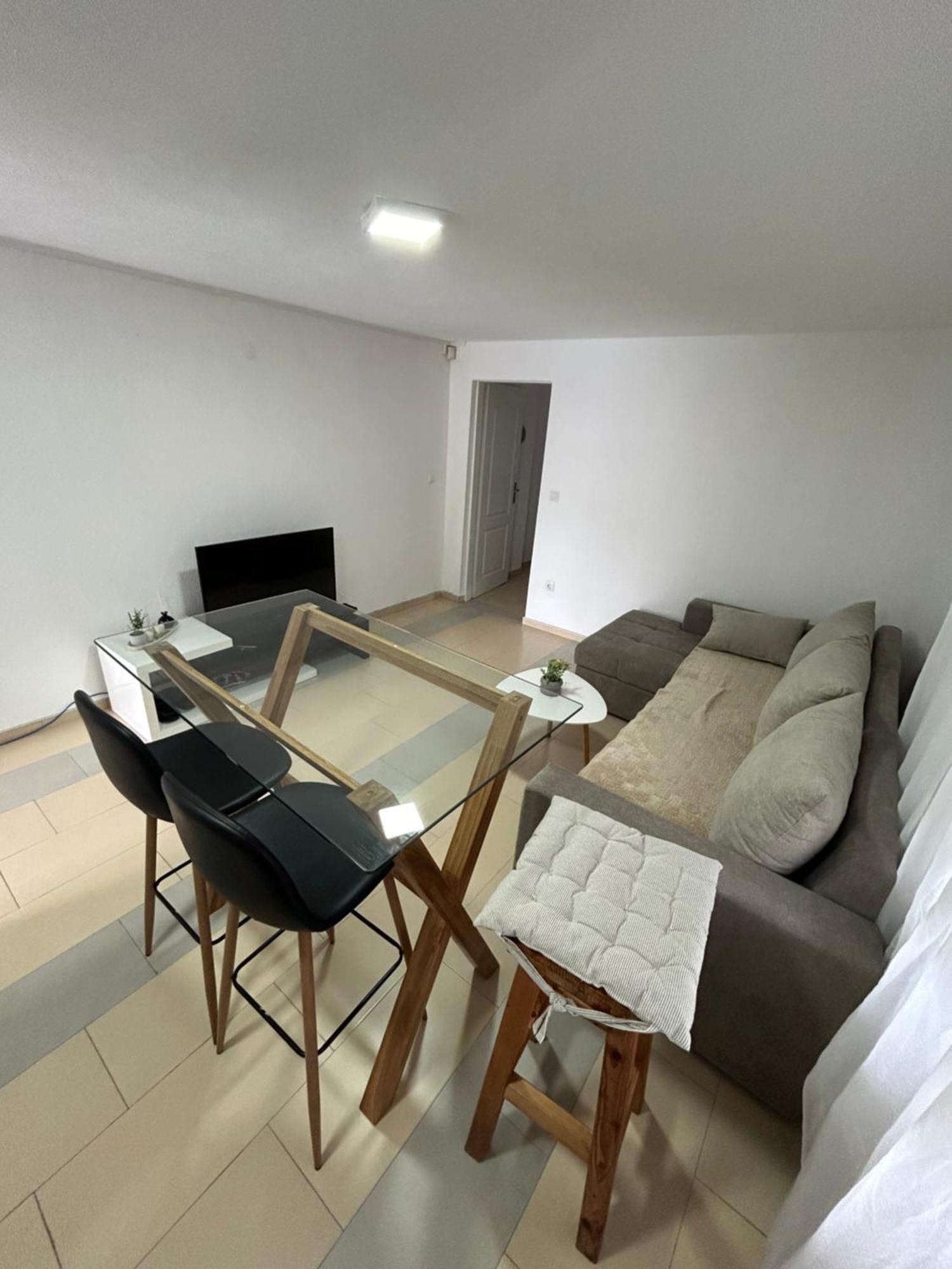 Apartmani Star Tuzla Exteriör bild