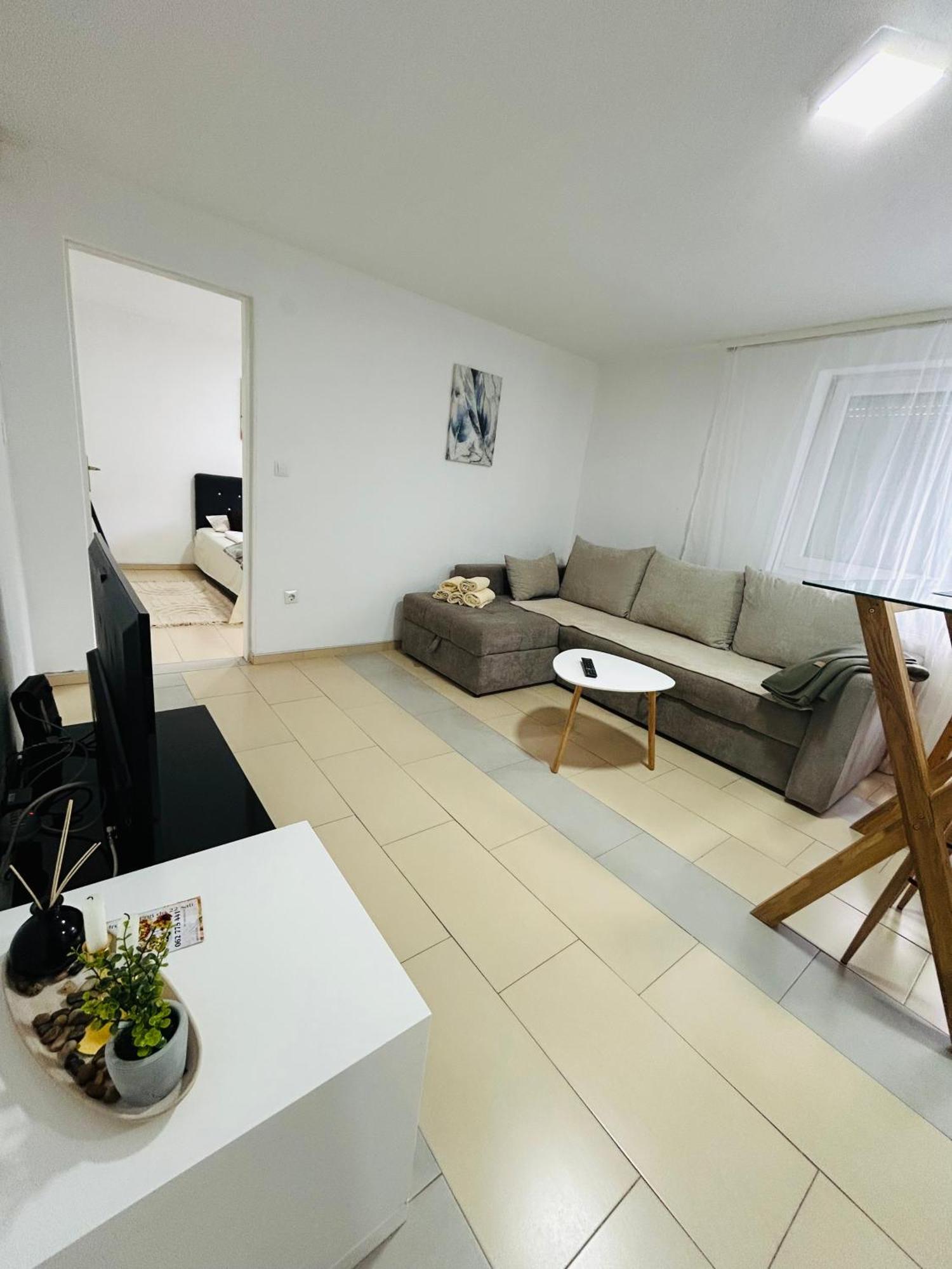 Apartmani Star Tuzla Exteriör bild
