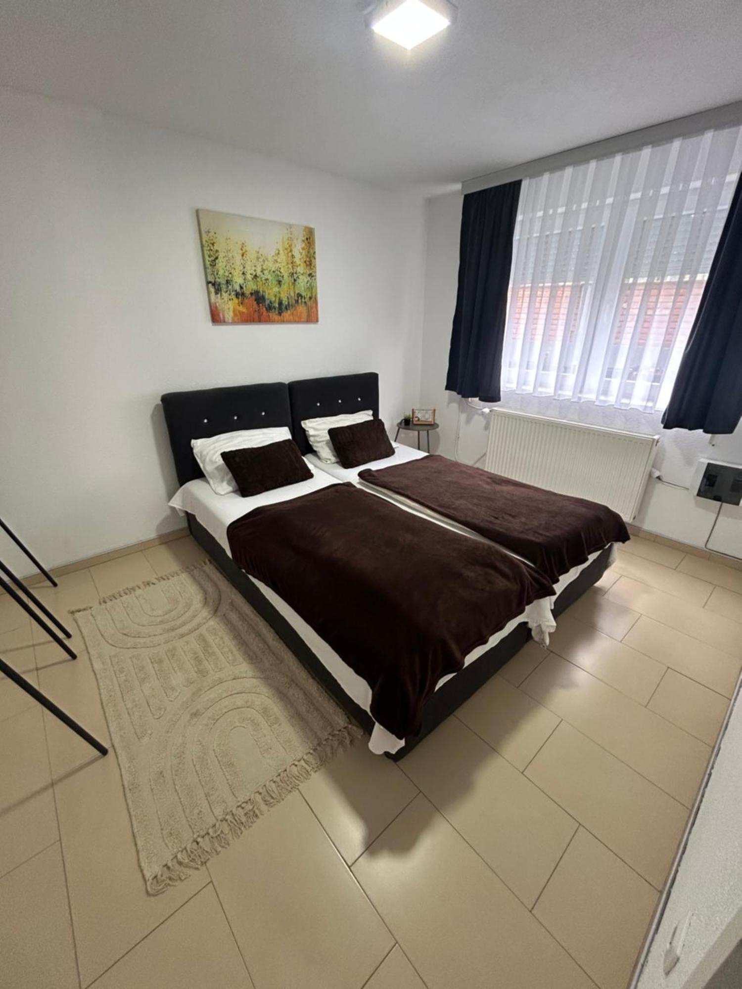 Apartmani Star Tuzla Exteriör bild